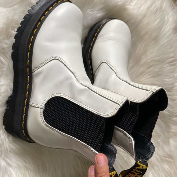 Dr. Martens SMOOTH LEATHER PLATFORM Women Chelsea Boot Size US 8 women’s - Picture 9 of 12